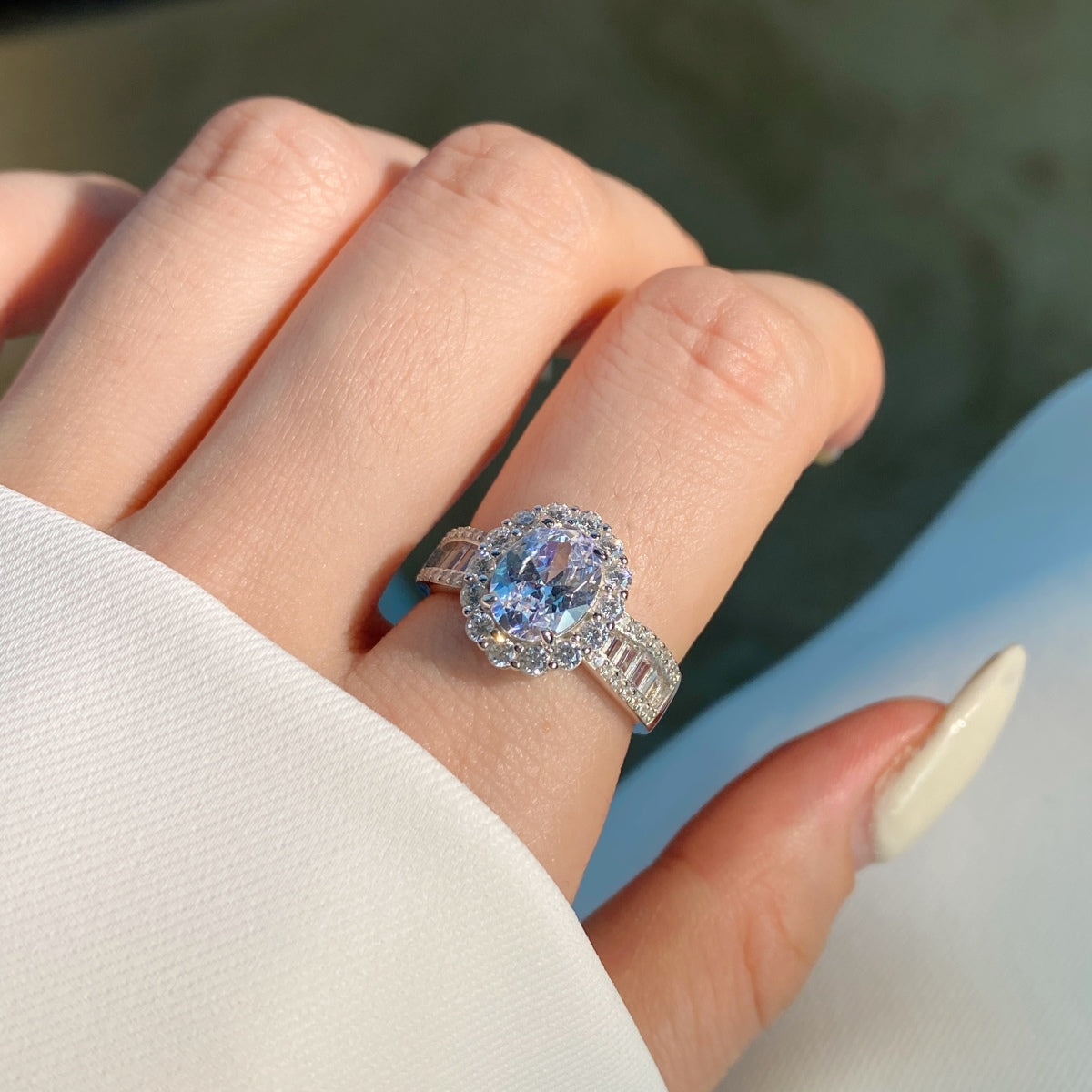 [Together]1.5 Carat Dazzling Charming Oval Cut Banquet Ring