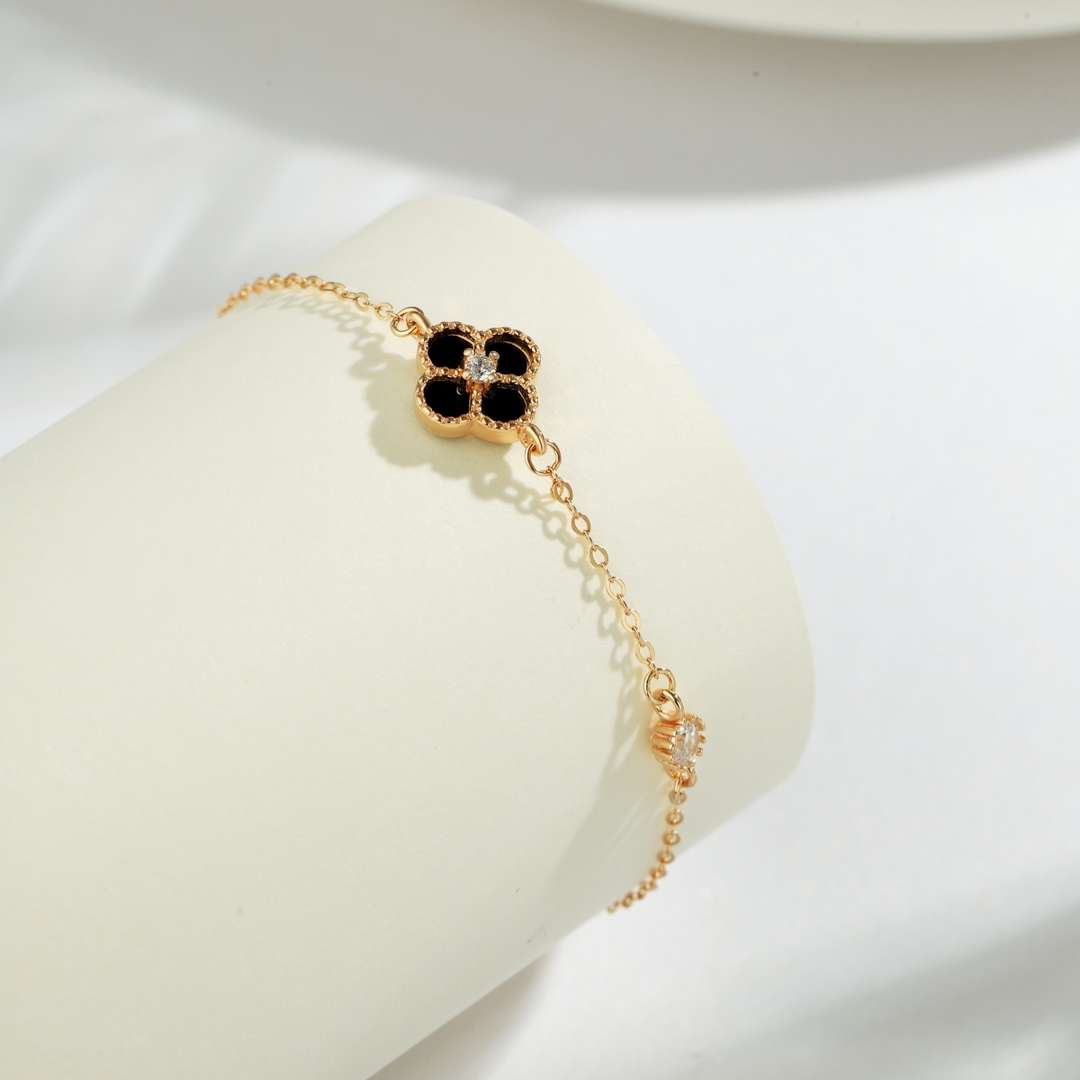 [Together]Delicate Four Leaf Clover Bracelet